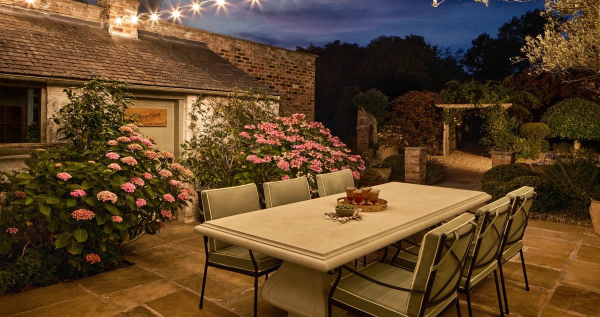 omaze-patio-dining
