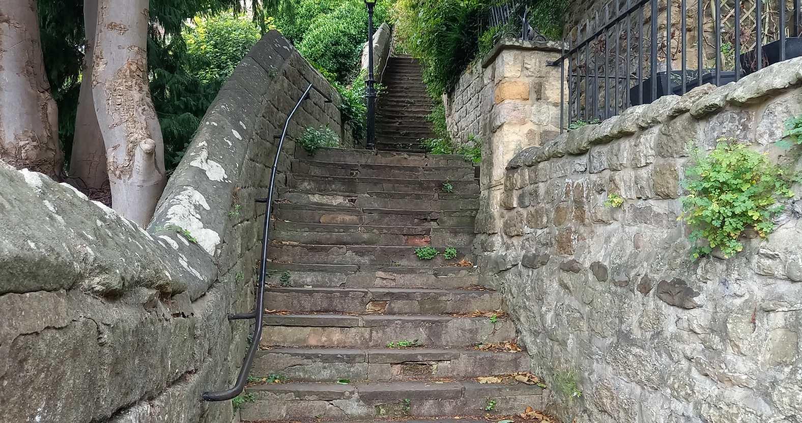 knaresborough-gallonssteps1