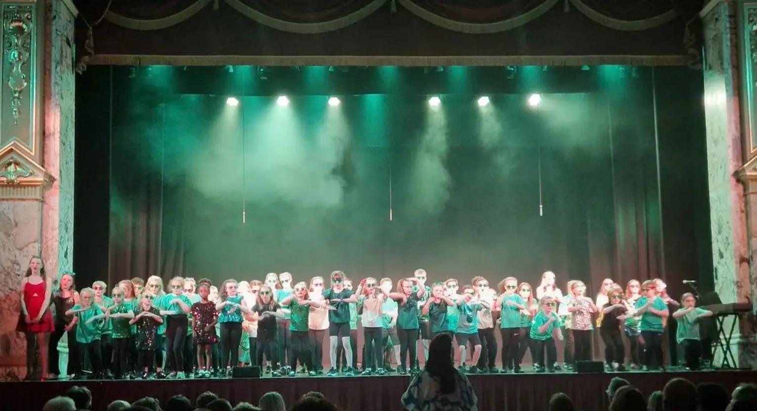 school-show-royal-hall