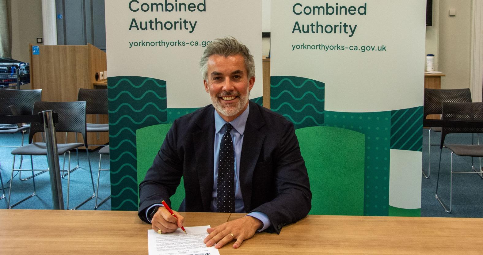 david-skaith-mayor-of-york-and-north-yorkshire-signs-a-notice-of-statutory-intent-to-prepare-an-assessment-of-proposed-franchising-scheme