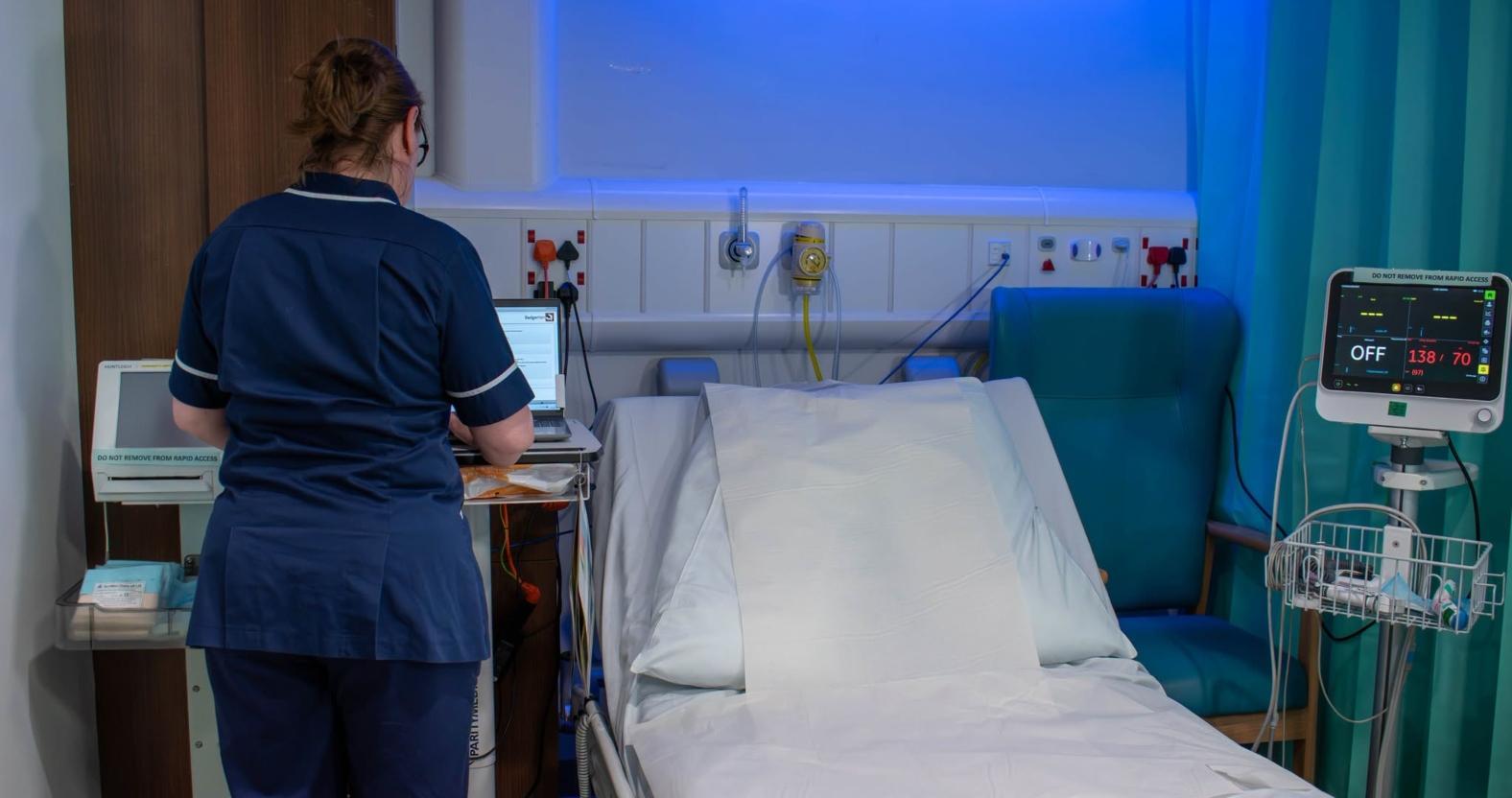 maternity-triage-bed